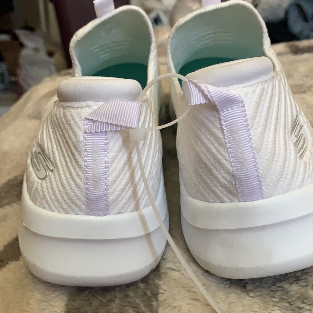 Sketchers Size 8 Slip On Style Comfy! - image 4